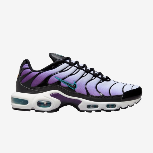 Nike Air Max Plus
Men's/Shoes/Casual Sneakers - Picture 2 of 6